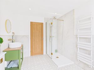 Family Bathroom- click for photo gallery